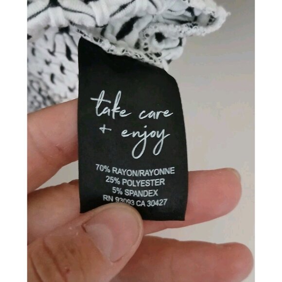 Nic+Zoe Moving Lines S/S Top Size Small Black White Ruched Work Artsy Crinkle - Picture 6 of 10